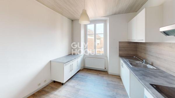 Location : spacieux appartement 3 pièces (78 m²) à CERNAY
