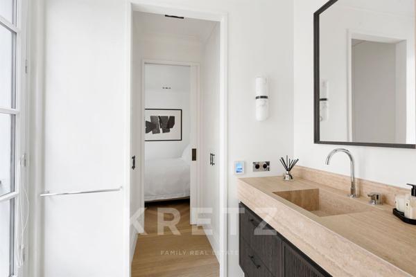 Appartement entièrement rénové à deux pas de Rue du Bac