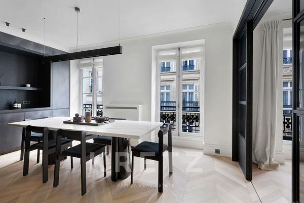 Appartement entièrement rénové à deux pas de Rue du Bac