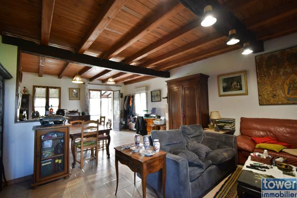 Propriete
                                                                                                                                                                                                                                                                                                                        13 pièce(s)                                                                                                                                                                                                          8 chambre(s)                                                                                                                                                                                                          385  m²