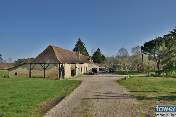 Propriete
                                                                                                                                                                                                                                                                                                                        13 pièce(s)                                                                                                                                                                                                          8 chambre(s)                                                                                                                                                                                                          385  m²