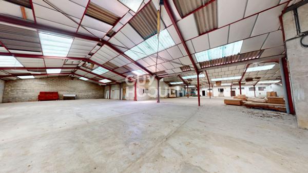 Entrepôts 3200 m² avec quais de chargements proche Aire sur l'Adour