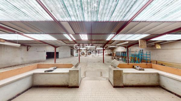 Entrepôts 3200 m² avec quais de chargements proche Aire sur l'Adour