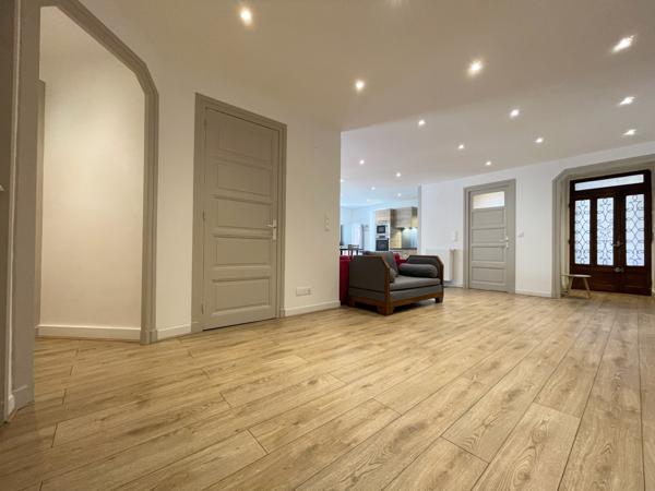 Saint-Laurent-du-Pont (38380) Magnifique appartement 90 m2 - centre-ville de St Laurent du Pont (38380) - très lumineux, entièrement rénové