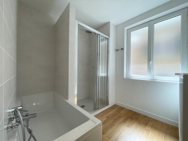 Saint-Laurent-du-Pont (38380) Magnifique appartement 90 m2 - centre-ville de St Laurent du Pont (38380) - très lumineux, entièrement rénové