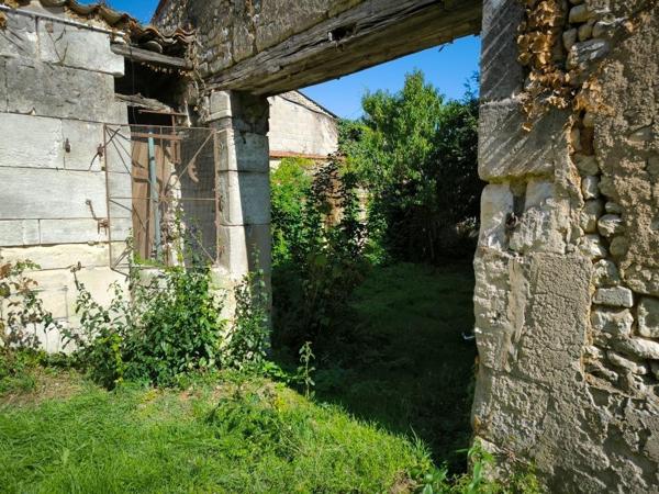 Maison de ville à vendre à Archiac en Charente-Maritime (17520), ref : 1873   
BOURG