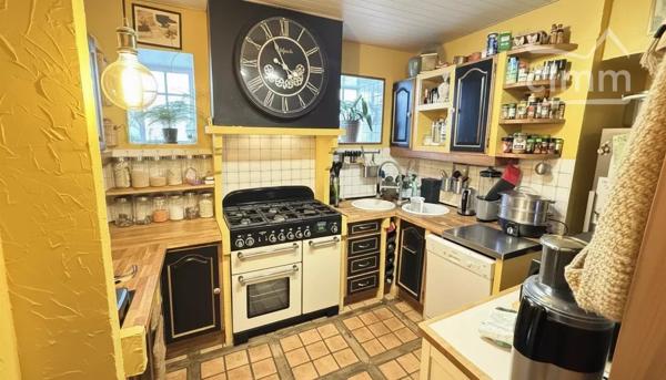 Le charme de la pierre, le confort d'une maison prête à vivre.