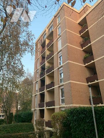 Appartement type III :
Entrée, séjour avec balcon, cuisine équipée, cellier, 2 chambres, salle...