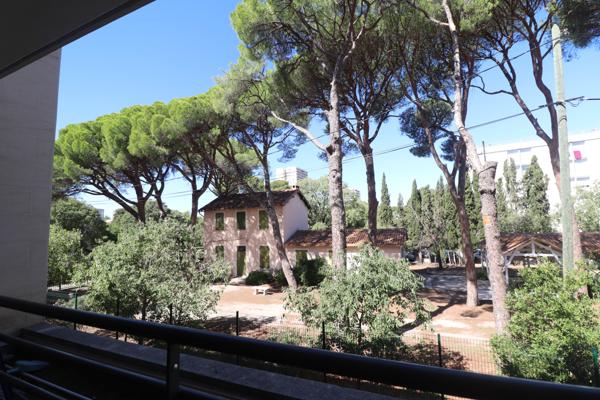 Marseille (13009) Marseille 9ième. T3 avec vue dégagée, balcon et double stationnement au calme!!!