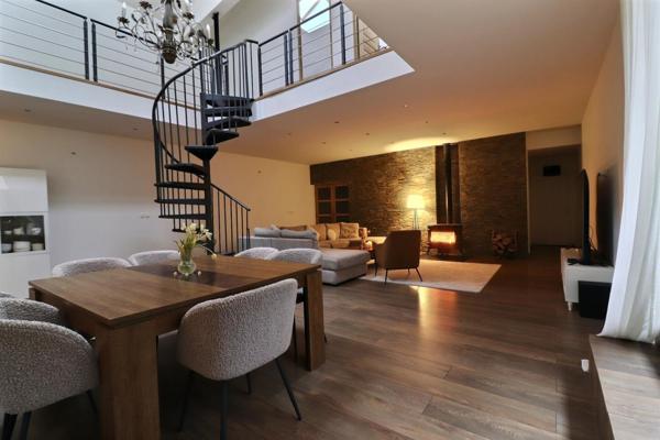 Loft d'exception de plus de 250m2 avec un plateau de 65m2