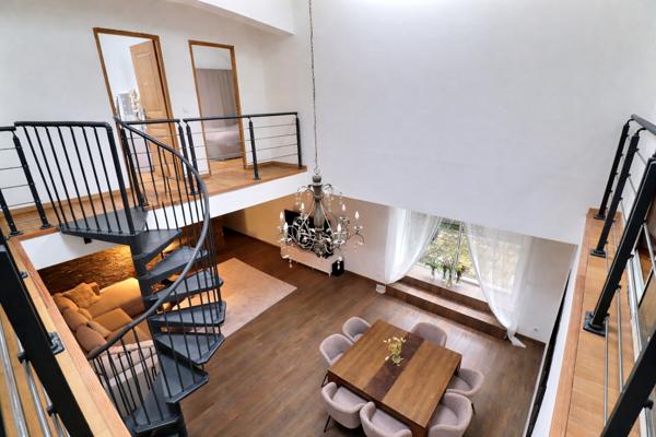 Loft d'exception de plus de 250m2 avec un plateau de 65m2