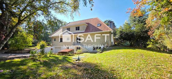 Domaine (équestre) comprenant un pavillon 290m² + 1 corps de ferme + 18 Hectares de terrain.