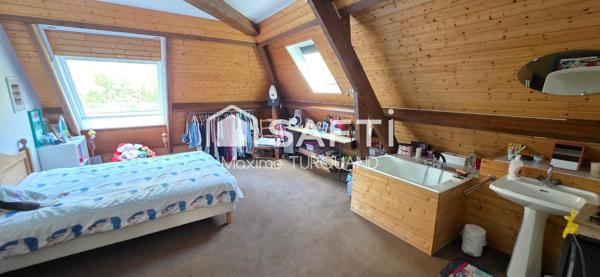 Domaine (équestre) comprenant un pavillon 290m² + 1 corps de ferme + 18 Hectares de terrain.