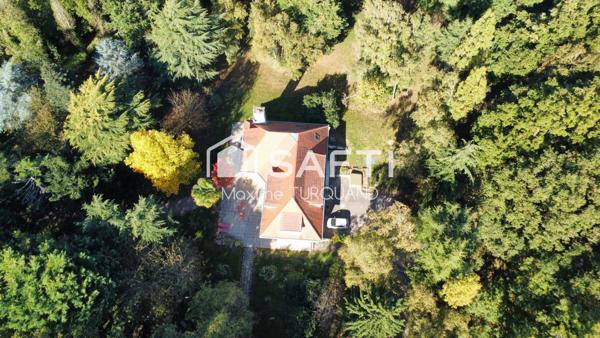 Domaine (équestre) comprenant un pavillon 290m² + 1 corps de ferme + 18 Hectares de terrain.