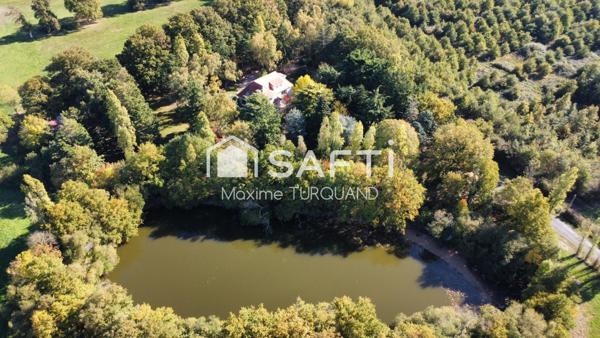 Domaine (équestre) comprenant un pavillon 290m² + 1 corps de ferme + 18 Hectares de terrain.