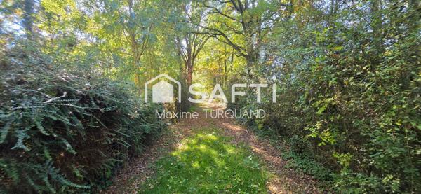 Domaine (équestre) comprenant un pavillon 290m² + 1 corps de ferme + 18 Hectares de terrain.