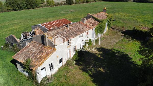 Domaine (équestre) comprenant un pavillon 290m² + 1 corps de ferme + 18 Hectares de terrain.