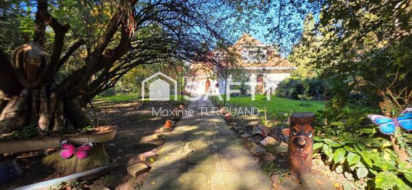 Domaine (équestre) comprenant un pavillon 290m² + 1 corps de ferme + 18 Hectares de terrain.