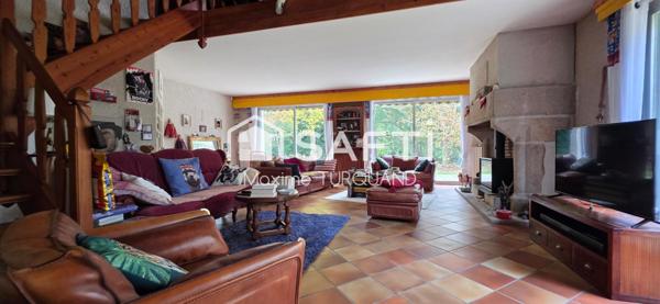 Domaine (équestre) comprenant un pavillon 290m² + 1 corps de ferme + 18 Hectares de terrain.