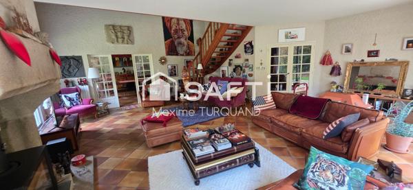 Domaine (équestre) comprenant un pavillon 290m² + 1 corps de ferme + 18 Hectares de terrain.