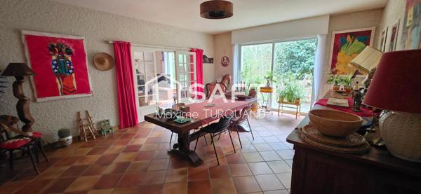 Domaine (équestre) comprenant un pavillon 290m² + 1 corps de ferme + 18 Hectares de terrain.