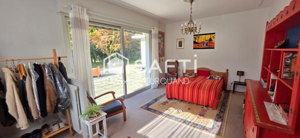 Domaine (équestre) comprenant un pavillon 290m² + 1 corps de ferme + 18 Hectares de terrain.