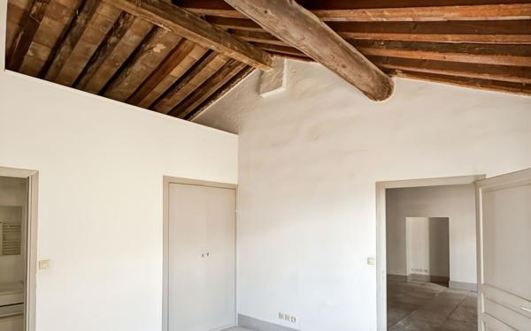 Appartement à vendre    3 pièces • 80 m2 Beaucaire