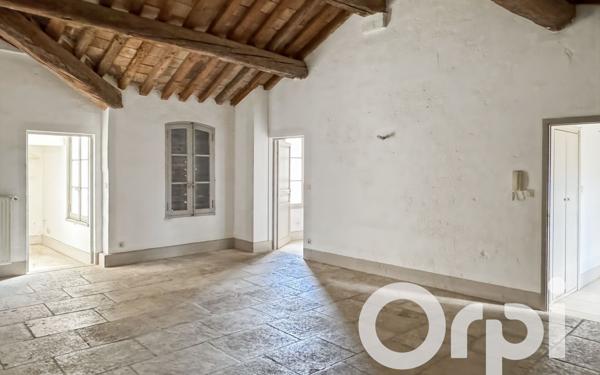 Appartement à vendre    3 pièces • 80 m2 Beaucaire