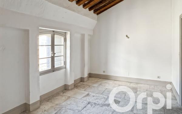 Appartement à vendre    3 pièces • 80 m2 Beaucaire