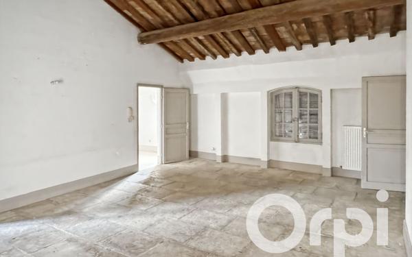 Appartement à vendre    3 pièces • 80 m2 Beaucaire