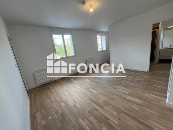 Location Appartement 2 pièces 39.98 m² - 11 RUE DU PETIT BOUILLON Chartres 28000