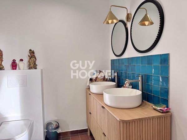 A BONNEVILLE-SUR-TOUQUES, TRES BELLE MAISON TRADITIONNELLE AVEC VASTE TERRAIN !