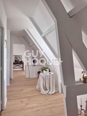 A BONNEVILLE-SUR-TOUQUES, TRES BELLE MAISON TRADITIONNELLE AVEC VASTE TERRAIN !