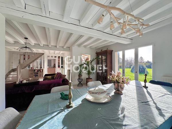 A BONNEVILLE-SUR-TOUQUES, TRES BELLE MAISON TRADITIONNELLE AVEC VASTE TERRAIN !