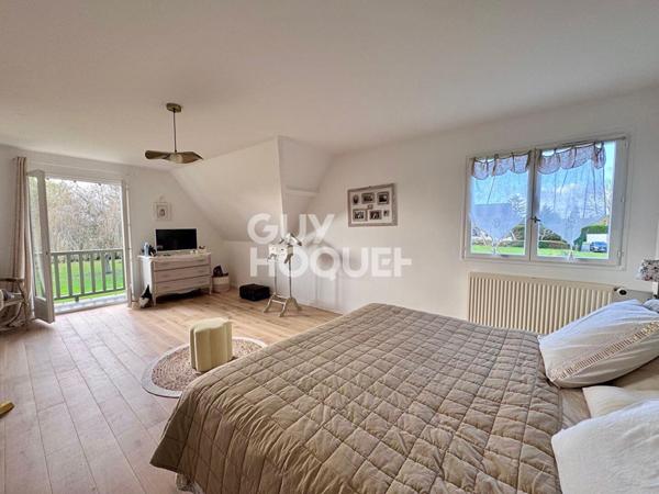 A BONNEVILLE-SUR-TOUQUES, TRES BELLE MAISON TRADITIONNELLE AVEC VASTE TERRAIN !