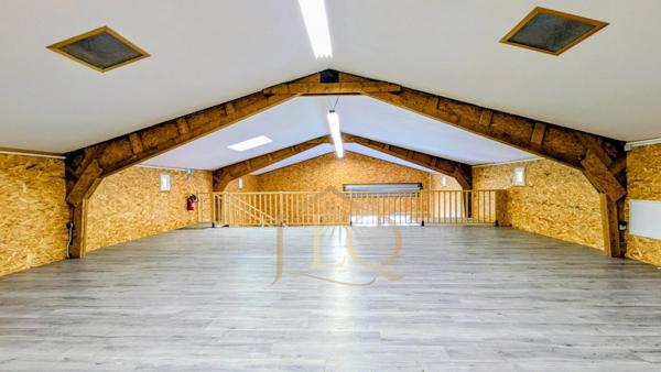 Le camp de base des bâtisseurs - 200 m² de locaux professionnels