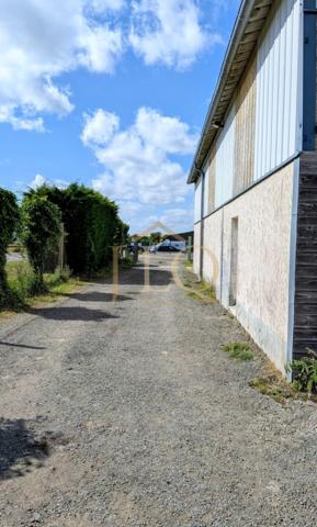 Le camp de base des bâtisseurs - 200 m² de locaux professionnels