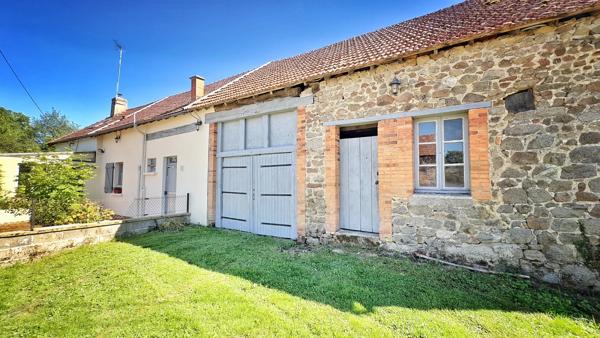 Maison de caractère avec grange, piscine et espaces verts