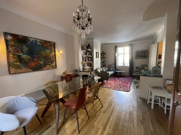 TOURS - QUARTIER FEBVOTTE- Maison de Famille de 4 Chambres idéalement située, proche commerces et écoles.