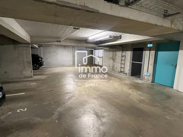 Garage box fermé de 17 m² au sous sol  " Quartier Schuman"