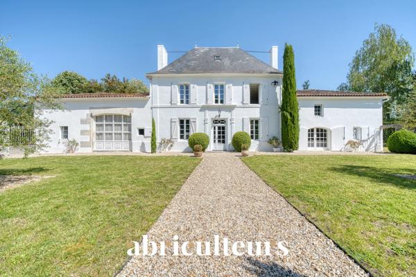 Propriété de caractère 270 m² avec piscine à Saint Laurent de Cognac