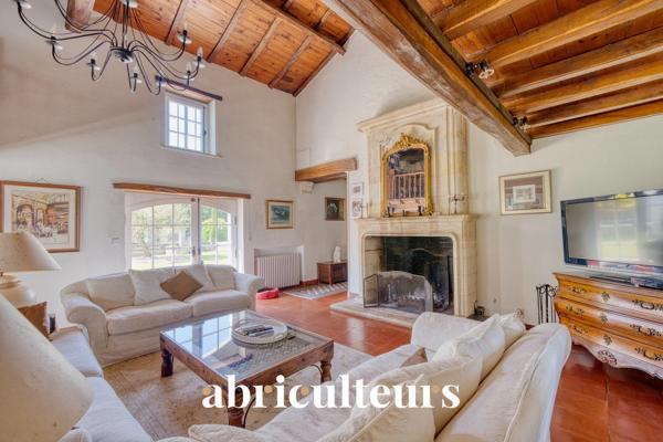 Propriété de caractère 270 m² avec piscine à Saint Laurent de Cognac