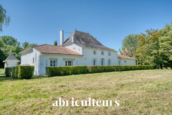 Propriété de caractère 270 m² avec piscine à Saint Laurent de Cognac