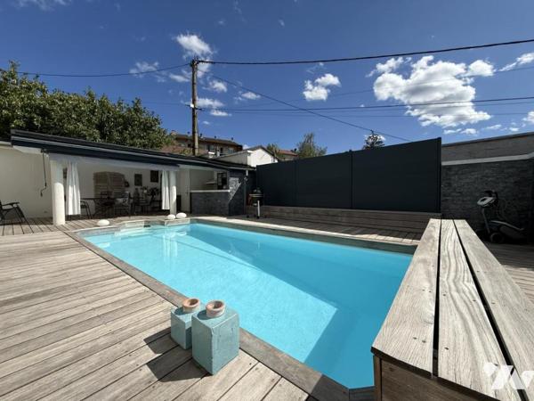 OYONNAX CENTRE – PROPRIÉTÉ DE CARACTÈRE AVEC DEUX MAISONS, PISCINE ET GARAGES