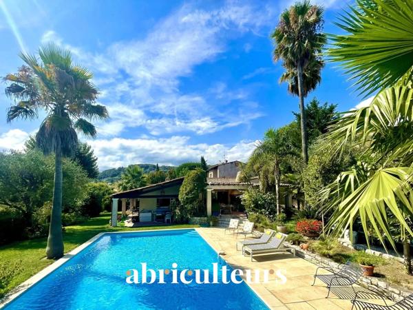 Maison familiale 5 chambres avec piscine et jardin en vente La Colle-sur-Loup (06480)