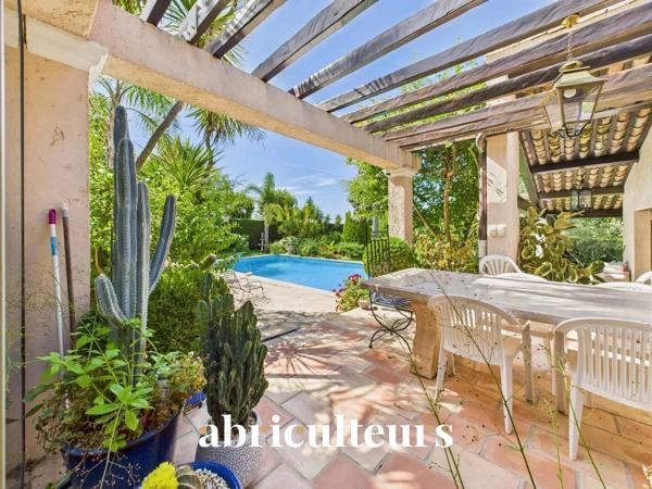Maison familiale 5 chambres avec piscine et jardin en vente La Colle-sur-Loup (06480)