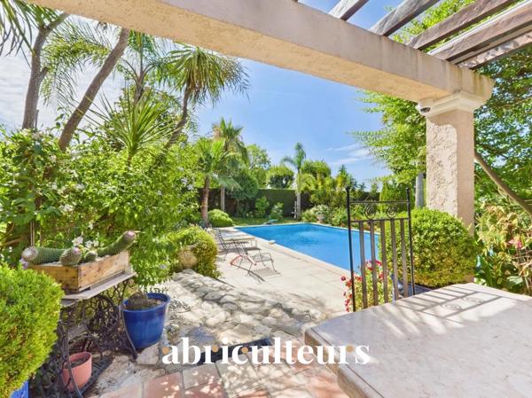 Maison familiale 5 chambres avec piscine et jardin en vente La Colle-sur-Loup (06480)