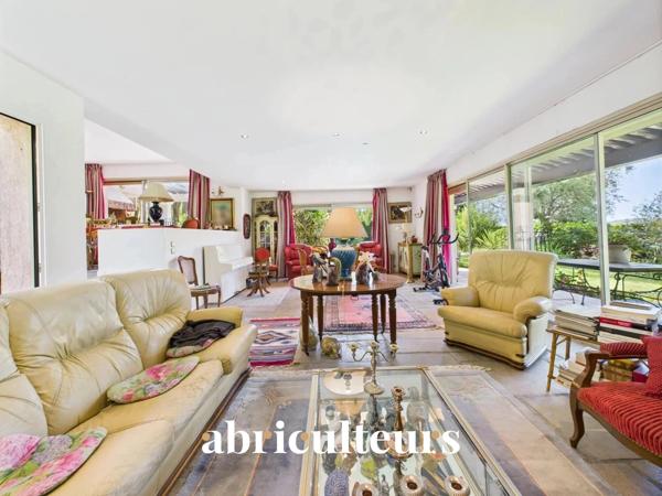 Maison familiale 5 chambres avec piscine et jardin en vente La Colle-sur-Loup (06480)
