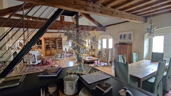 Avignon (84000) Appt de standing de 180 m2 dans l'ancien au dernier étage avec vue sur les toits à 550m du Palais des Papes