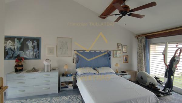 Avignon (84000) Appt de standing de 180 m2 dans l'ancien au dernier étage avec vue sur les toits à 550m du Palais des Papes